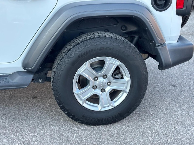 Jeep Wrangler Unlimited Vehicle Full-screen Gallery Image 10