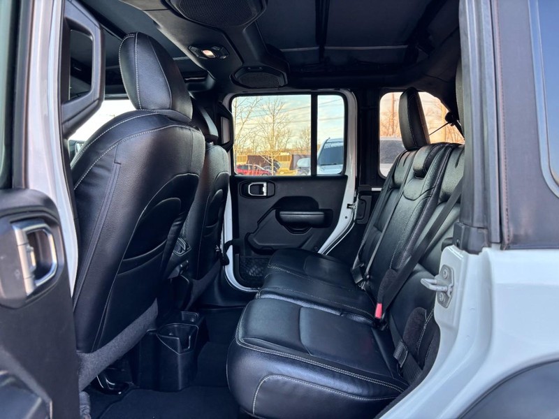 Jeep Wrangler Unlimited Vehicle Full-screen Gallery Image 11