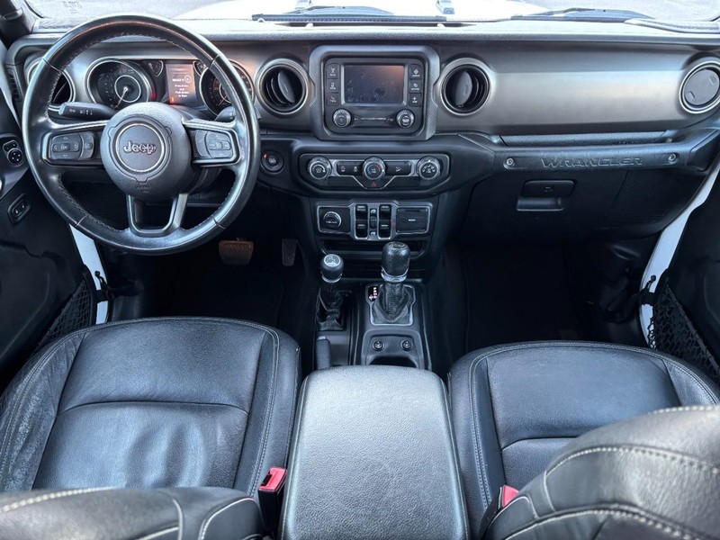 Jeep Wrangler Unlimited Vehicle Full-screen Gallery Image 12