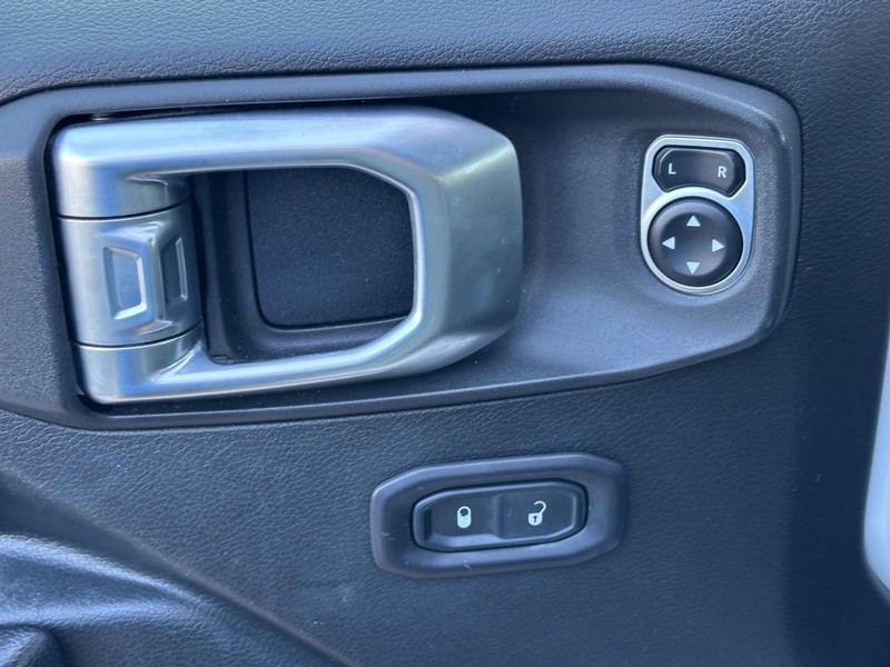 Jeep Wrangler Unlimited Vehicle Full-screen Gallery Image 17