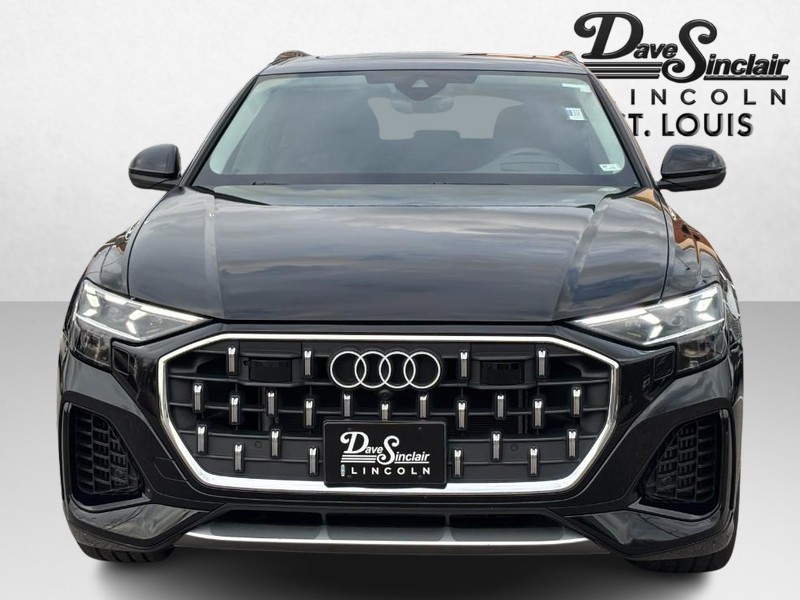 Audi Q8 Vehicle Full-screen Gallery Image 09