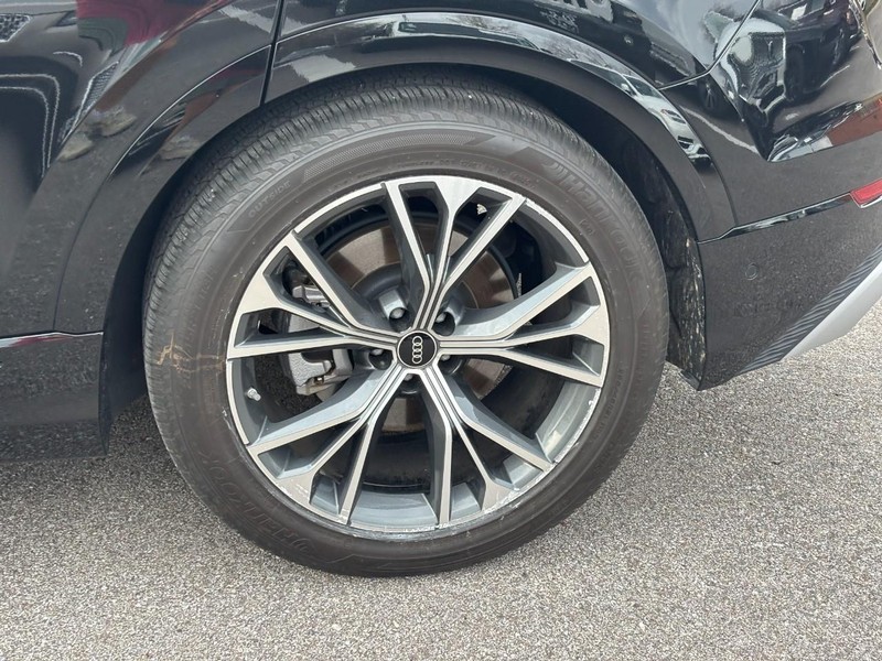 Audi Q8 Vehicle Full-screen Gallery Image 10