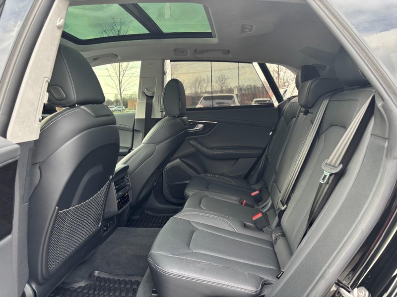 Audi Q8 Vehicle Full-screen Gallery Image 11