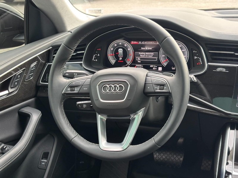 Audi Q8 Vehicle Full-screen Gallery Image 13