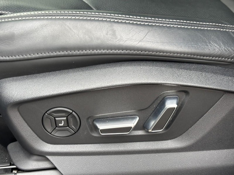 Audi Q8 Vehicle Full-screen Gallery Image 16