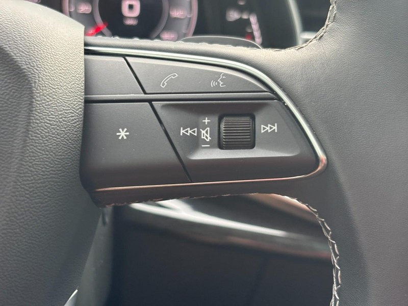 Audi Q8 Vehicle Full-screen Gallery Image 19