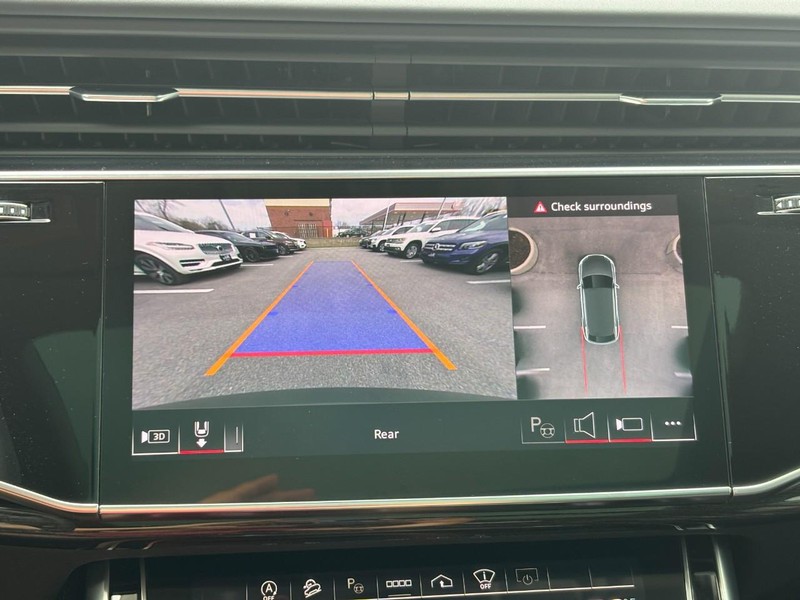 Audi Q8 Vehicle Full-screen Gallery Image 22