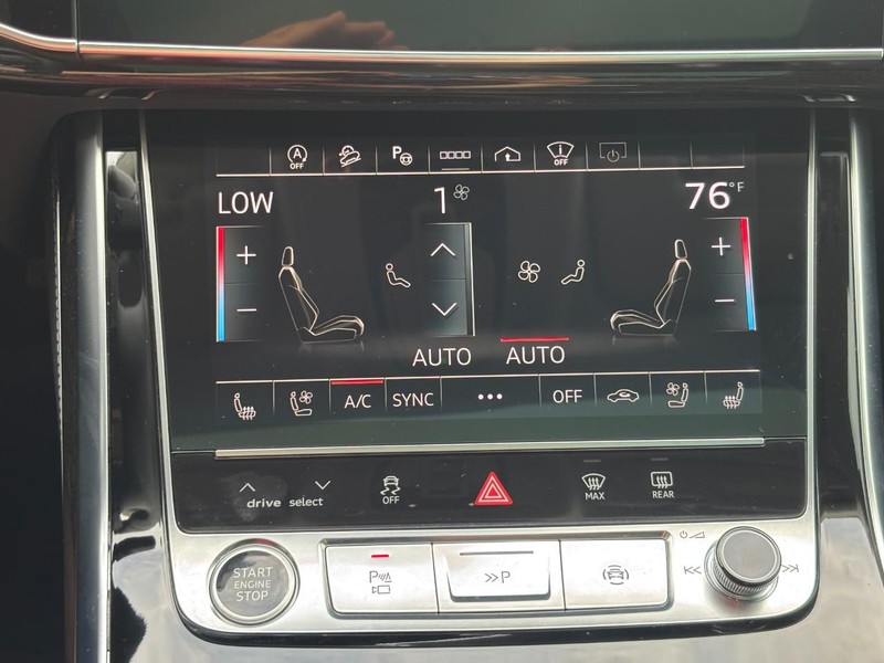 Audi Q8 Vehicle Full-screen Gallery Image 23