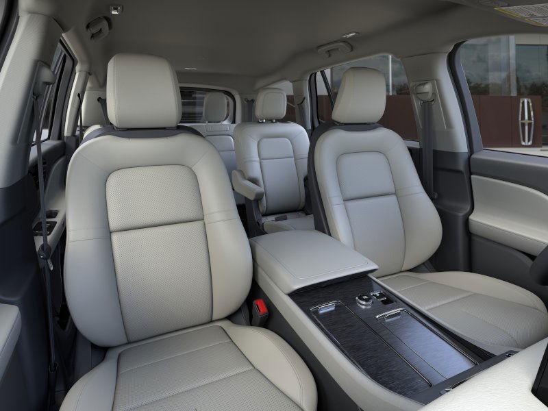 Lincoln Aviator Vehicle Full-screen Gallery Image 11