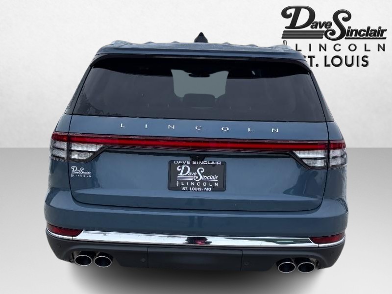 Lincoln Aviator Vehicle Full-screen Gallery Image 06