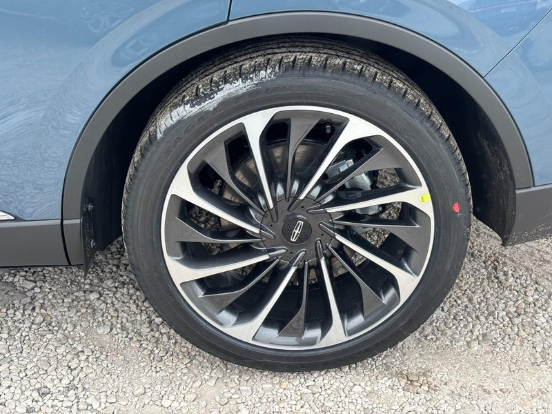 Lincoln Aviator Vehicle Full-screen Gallery Image 10