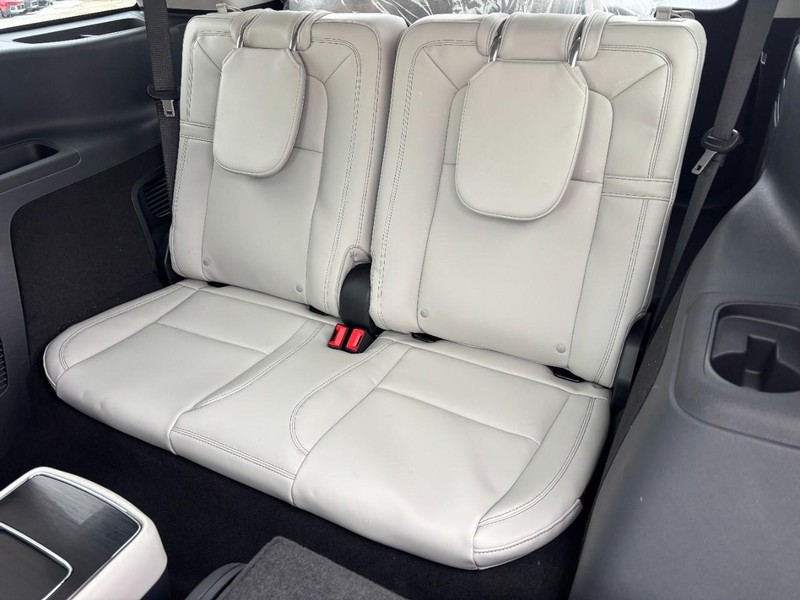 Lincoln Aviator Vehicle Full-screen Gallery Image 11