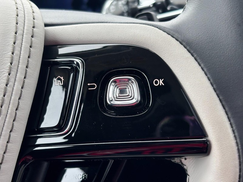 Lincoln Aviator Vehicle Full-screen Gallery Image 22