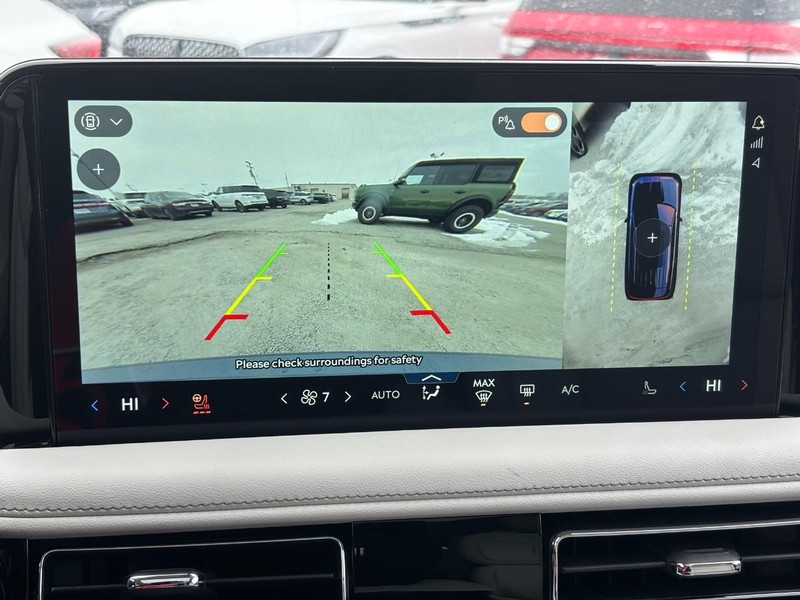 Lincoln Aviator Vehicle Full-screen Gallery Image 25