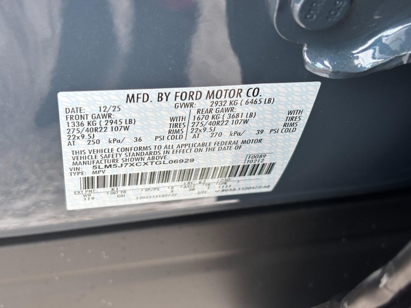 Lincoln Aviator Vehicle Full-screen Gallery Image 27