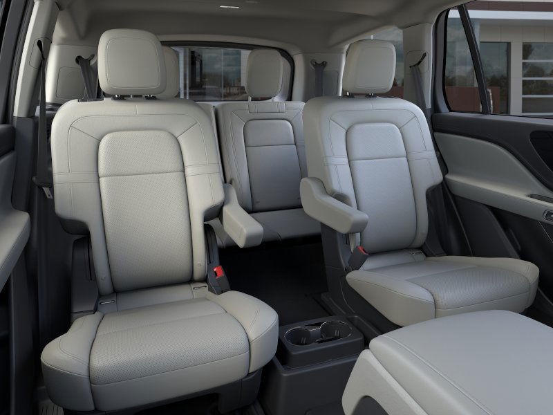 Lincoln Aviator Vehicle Full-screen Gallery Image 12