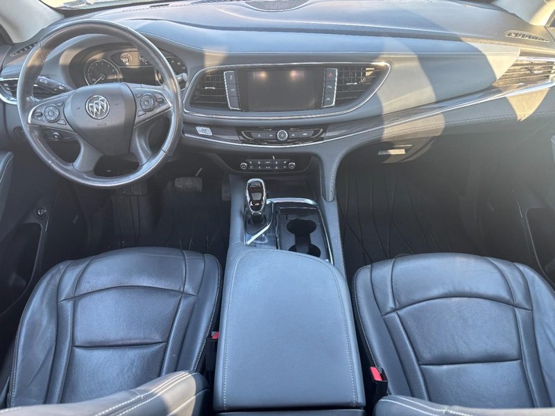 Buick Enclave Vehicle Full-screen Gallery Image 12