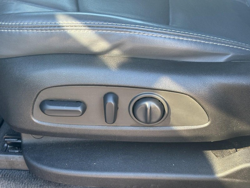 Buick Enclave Vehicle Full-screen Gallery Image 16