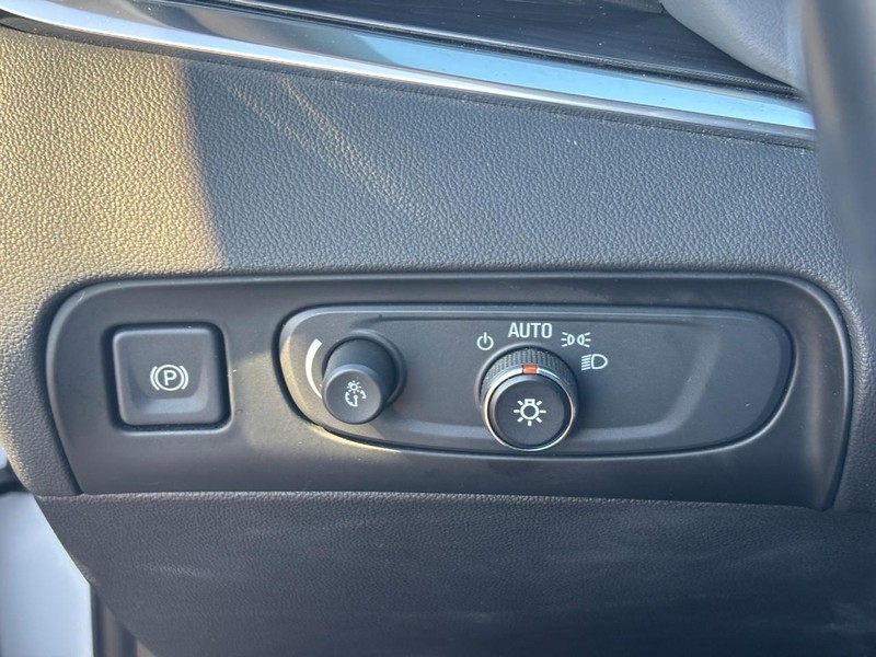 Buick Enclave Vehicle Full-screen Gallery Image 18