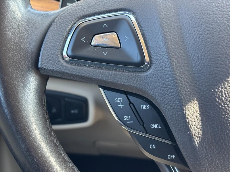 Lincoln MKC Vehicle Full-screen Gallery Image 19