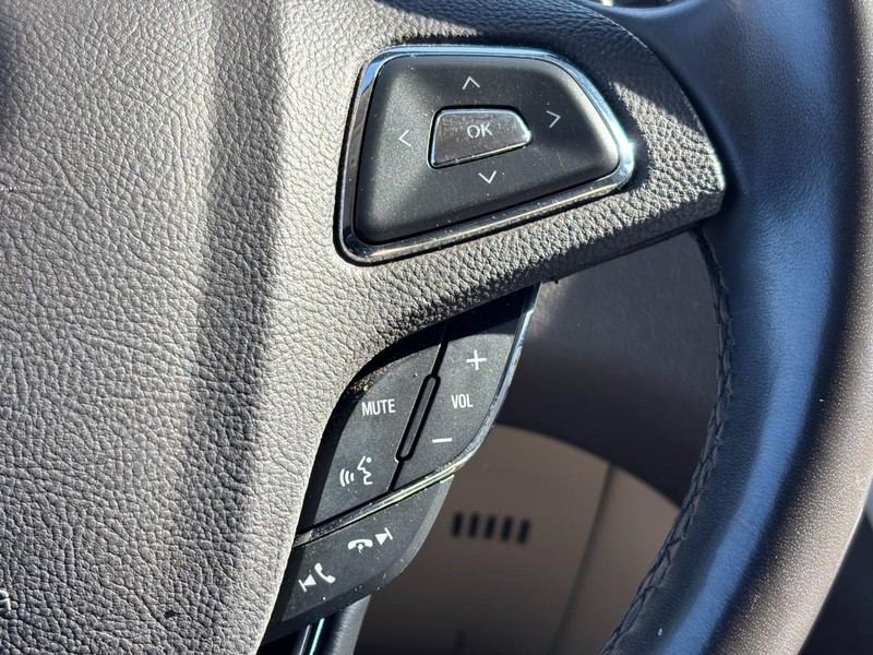 Lincoln MKC Vehicle Full-screen Gallery Image 20