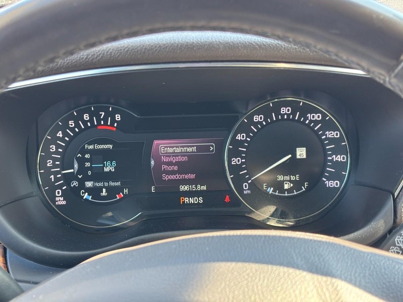 Lincoln MKC Vehicle Full-screen Gallery Image 21