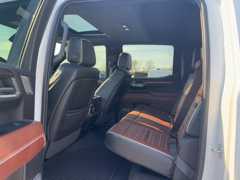 GMC Sierra 1500 Vehicle Full-screen Gallery Image 11