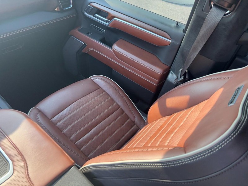 GMC Sierra 1500 Vehicle Full-screen Gallery Image 15