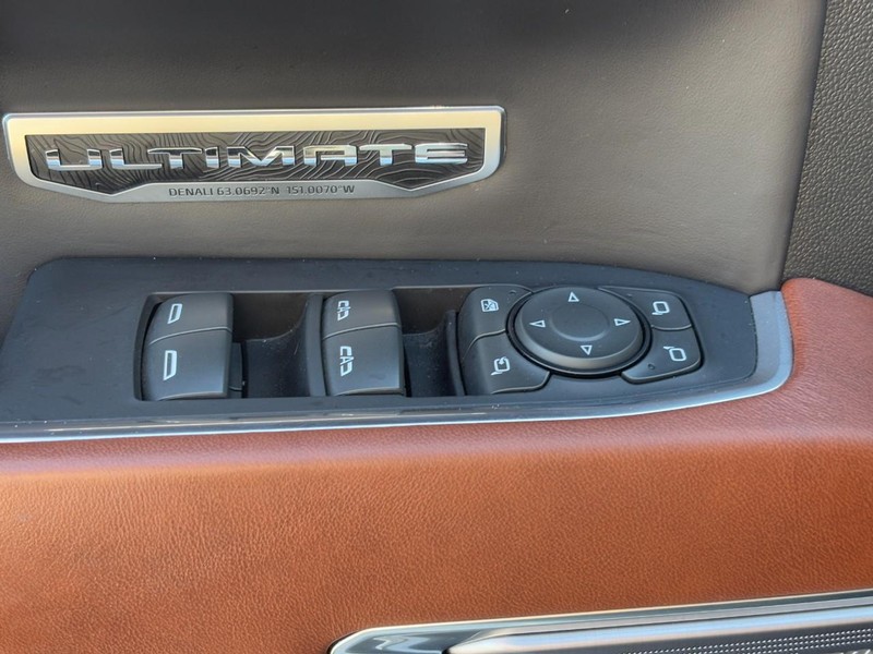 GMC Sierra 1500 Vehicle Full-screen Gallery Image 17