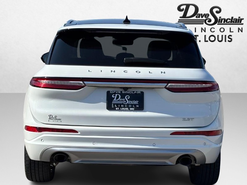 Lincoln Corsair Vehicle Full-screen Gallery Image 04