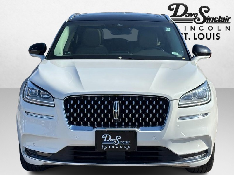 Lincoln Corsair Vehicle Full-screen Gallery Image 09