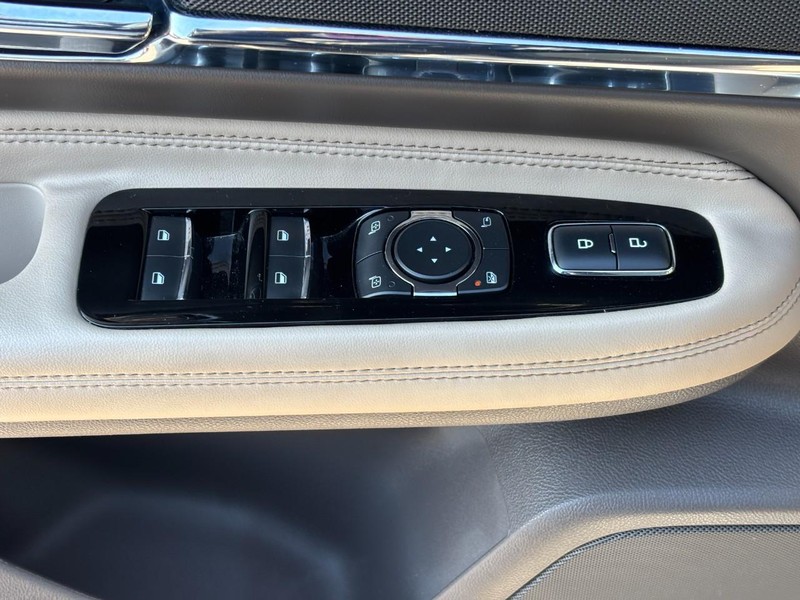 Lincoln Corsair Vehicle Full-screen Gallery Image 17