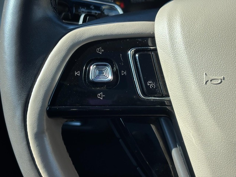 Lincoln Corsair Vehicle Full-screen Gallery Image 18