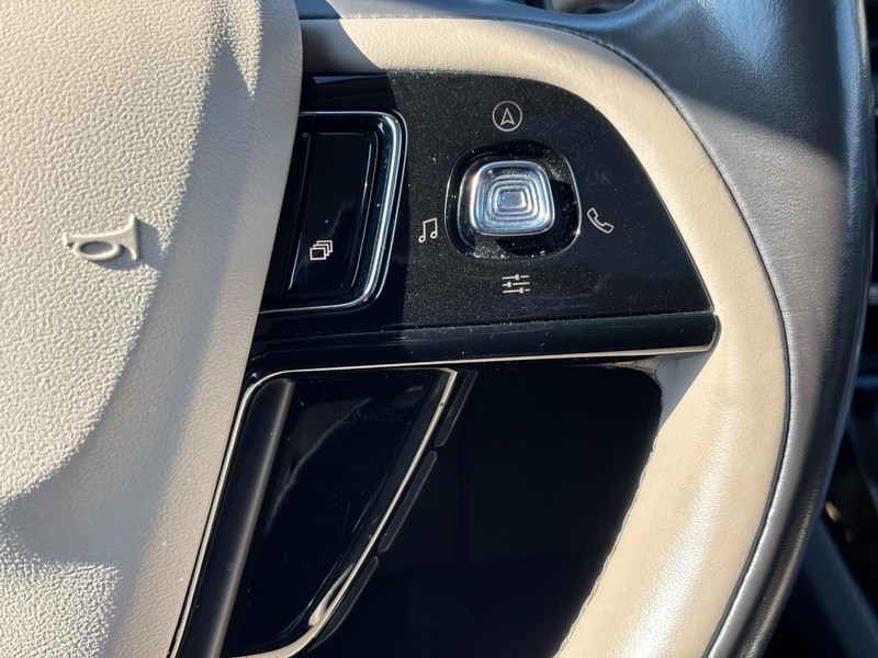 Lincoln Corsair Vehicle Full-screen Gallery Image 20