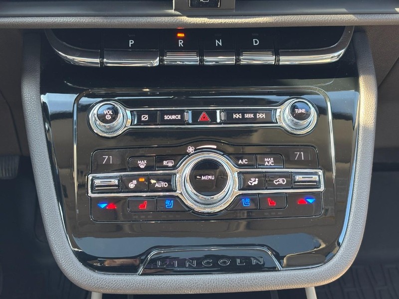 Lincoln Corsair Vehicle Full-screen Gallery Image 24