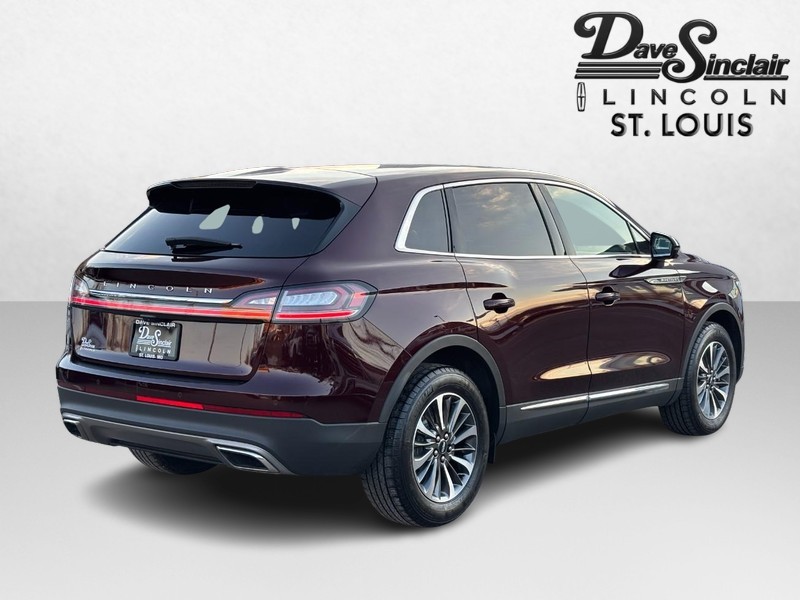 Lincoln Nautilus Vehicle Full-screen Gallery Image 03