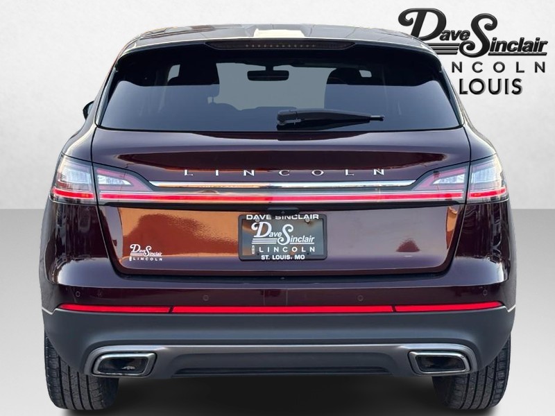 Lincoln Nautilus Vehicle Full-screen Gallery Image 04