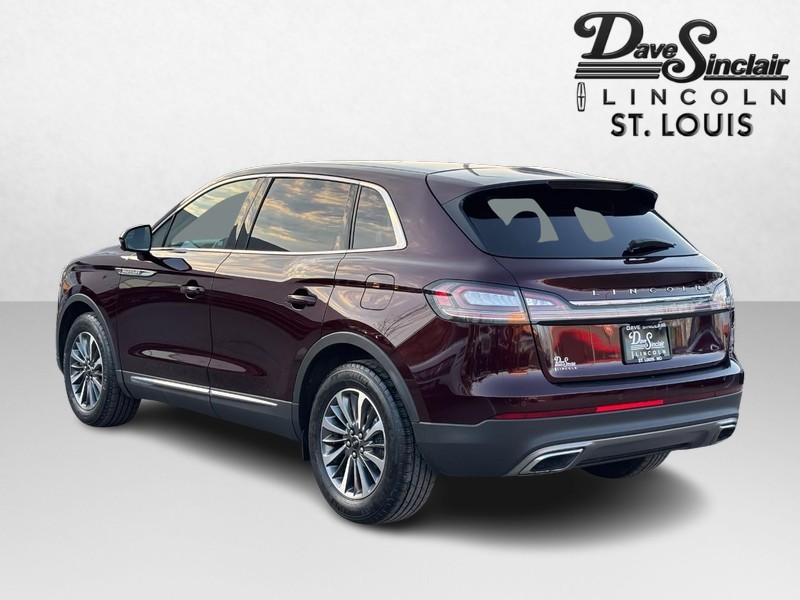 Lincoln Nautilus Vehicle Full-screen Gallery Image 05