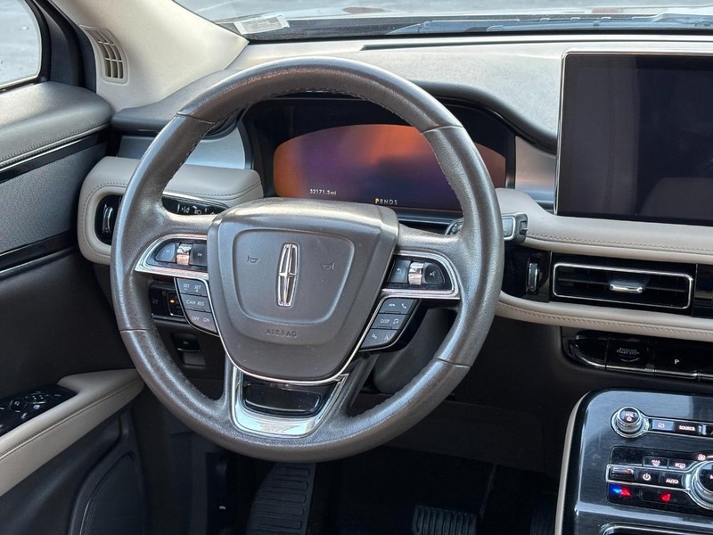 Lincoln Nautilus Vehicle Full-screen Gallery Image 13