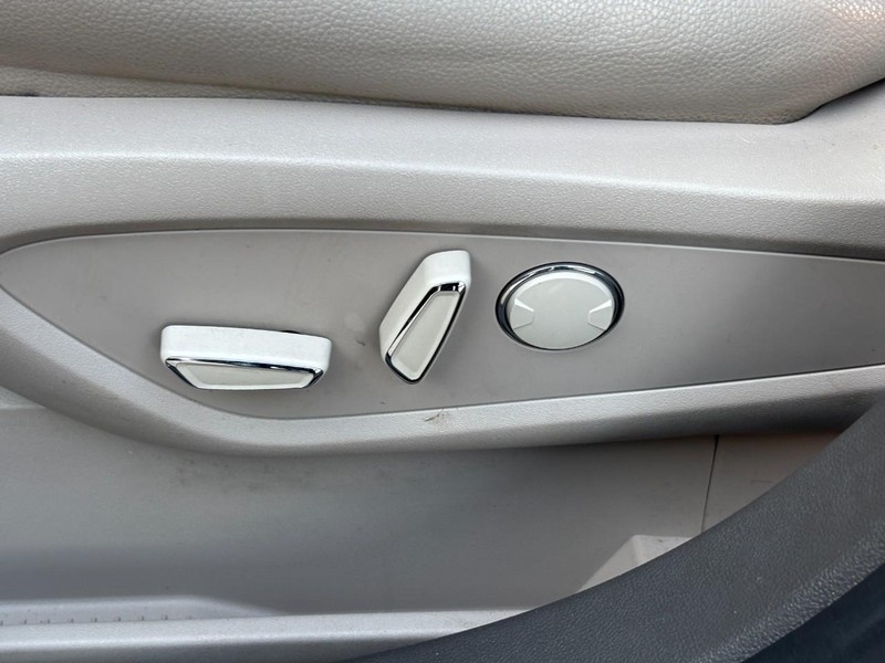 Lincoln Nautilus Vehicle Full-screen Gallery Image 16