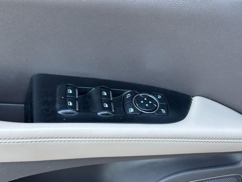 Lincoln Nautilus Vehicle Full-screen Gallery Image 17