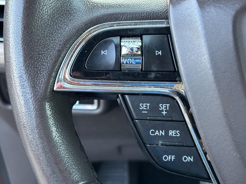 Lincoln Nautilus Vehicle Full-screen Gallery Image 19