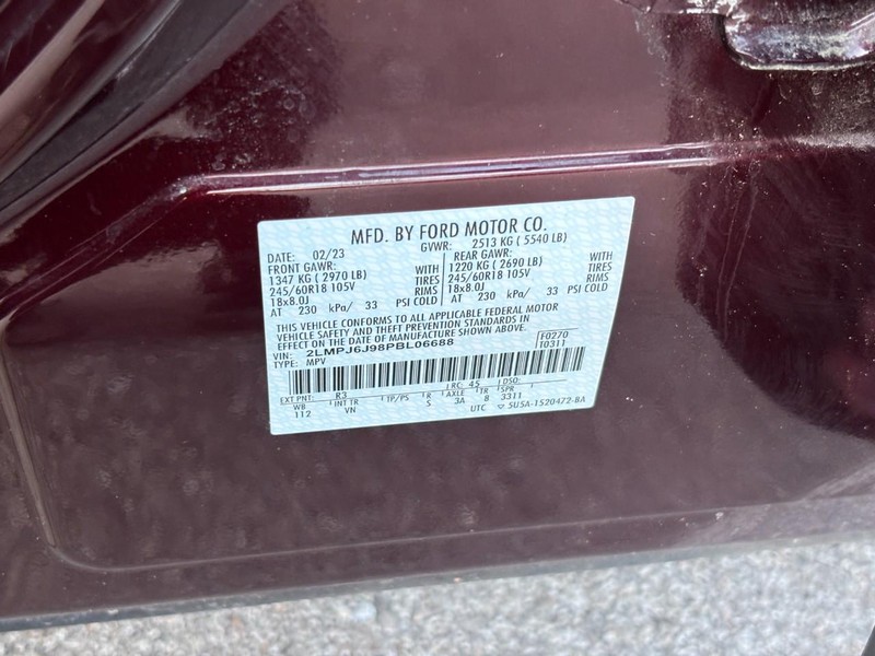 Lincoln Nautilus Vehicle Full-screen Gallery Image 25