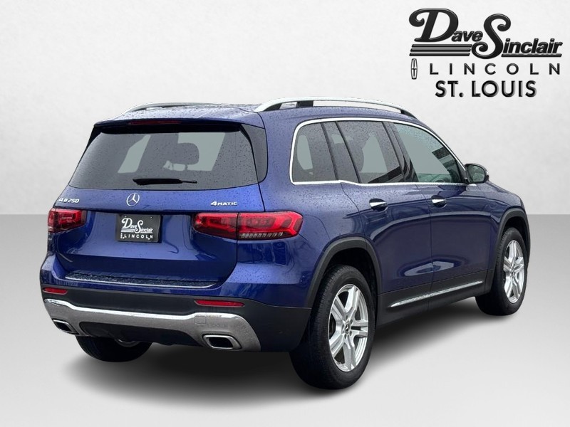 Mercedes-Benz GLB Vehicle Full-screen Gallery Image 03