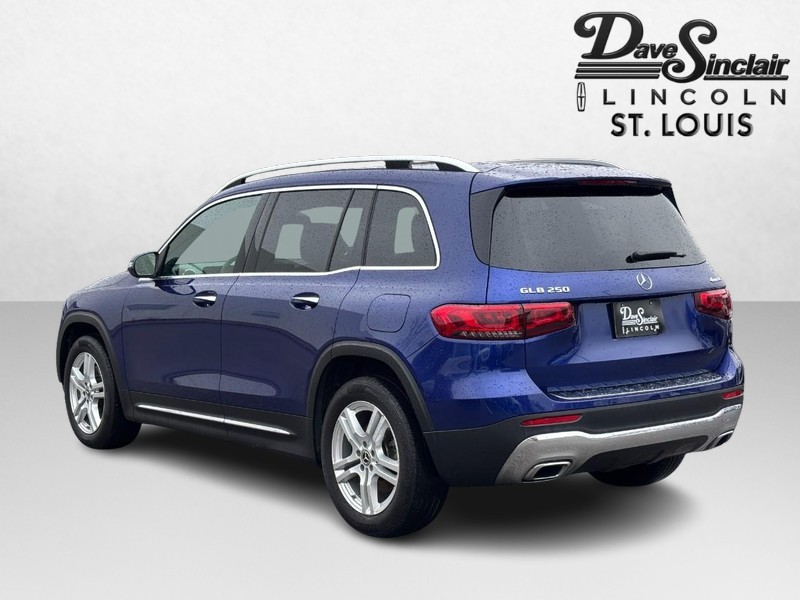 Mercedes-Benz GLB Vehicle Full-screen Gallery Image 05