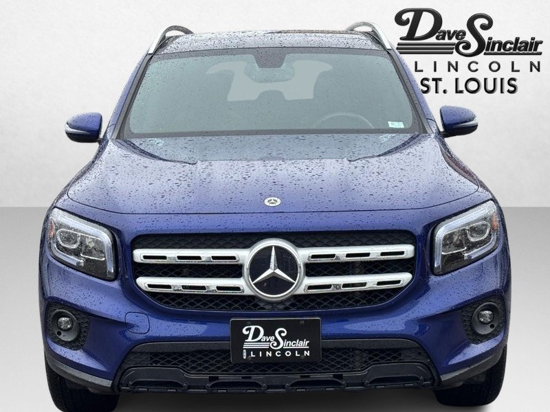Mercedes-Benz GLB Vehicle Full-screen Gallery Image 09