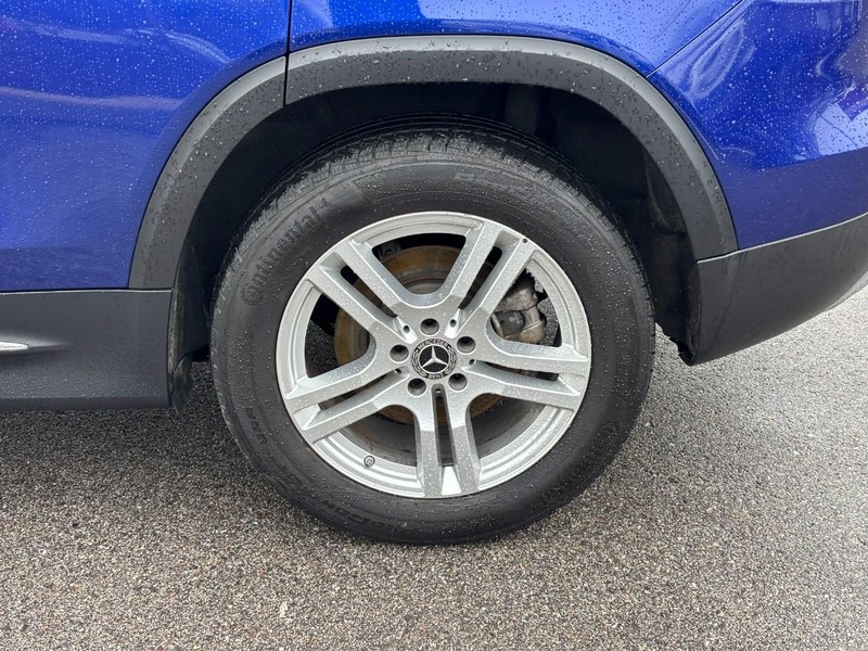 Mercedes-Benz GLB Vehicle Full-screen Gallery Image 10