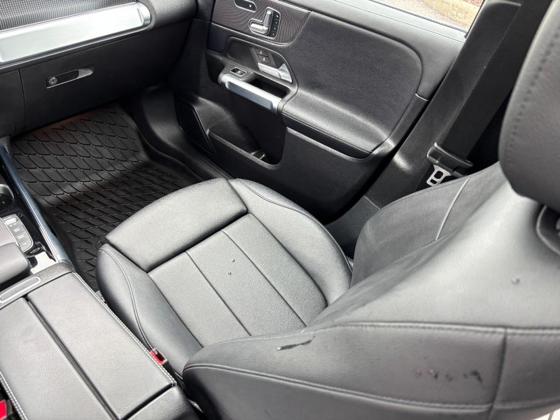 Mercedes-Benz GLB Vehicle Full-screen Gallery Image 15