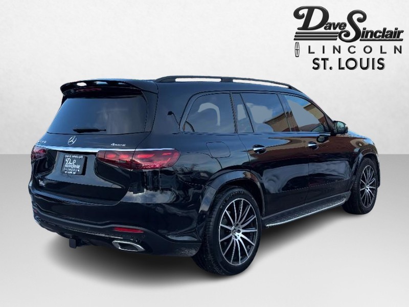 Mercedes-Benz GLS Vehicle Full-screen Gallery Image 03