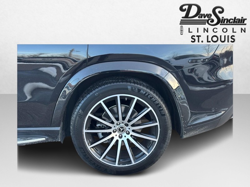 Mercedes-Benz GLS Vehicle Full-screen Gallery Image 05